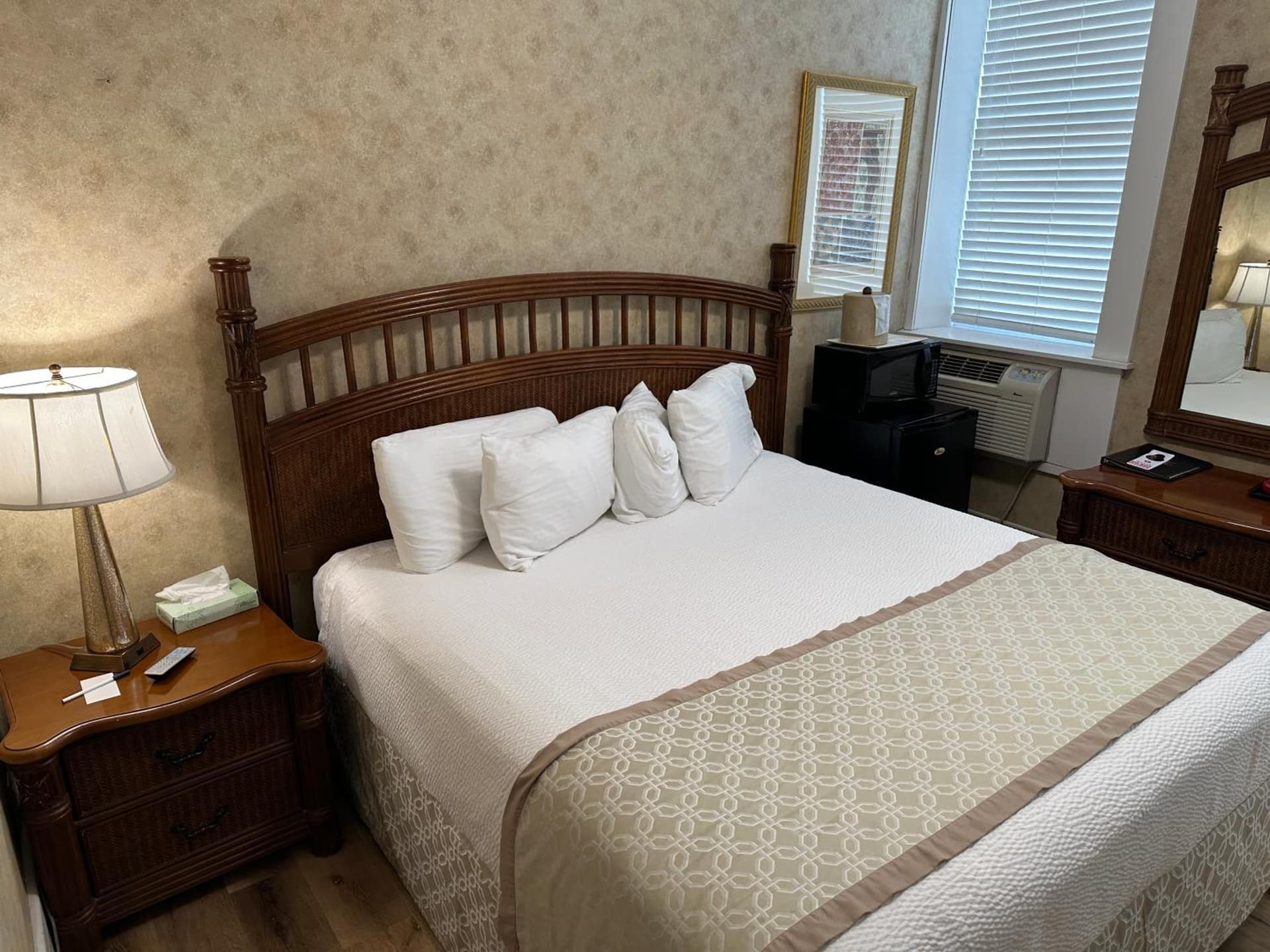 Island House Historic Vacation Rentals gallery photo in Port Clinton, OH — image 48