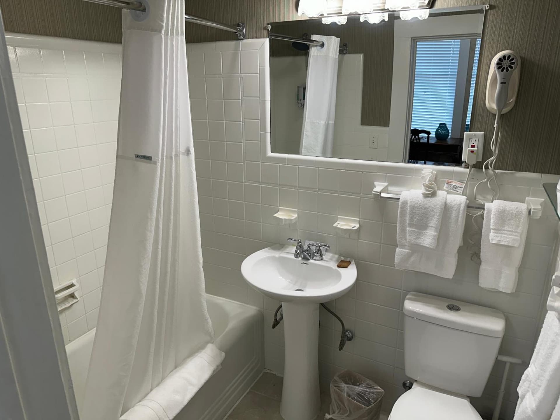 Island House Historic Vacation Rentals gallery photo in Port Clinton, OH — image 55