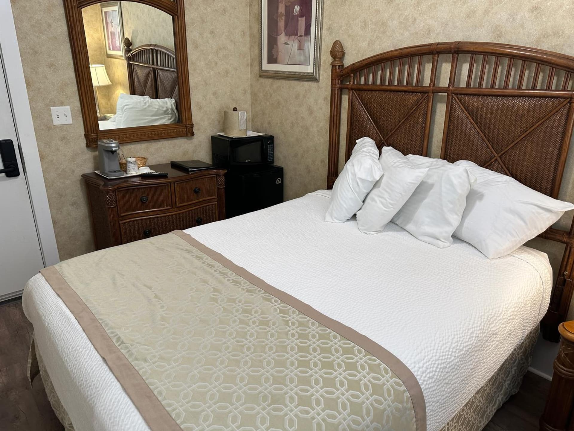 Island House Historic Vacation Rentals gallery photo in Port Clinton, OH — image 20