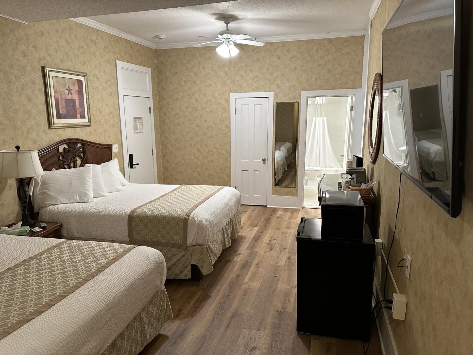 Island House Historic Vacation Rentals gallery photo in Port Clinton, OH — image 25