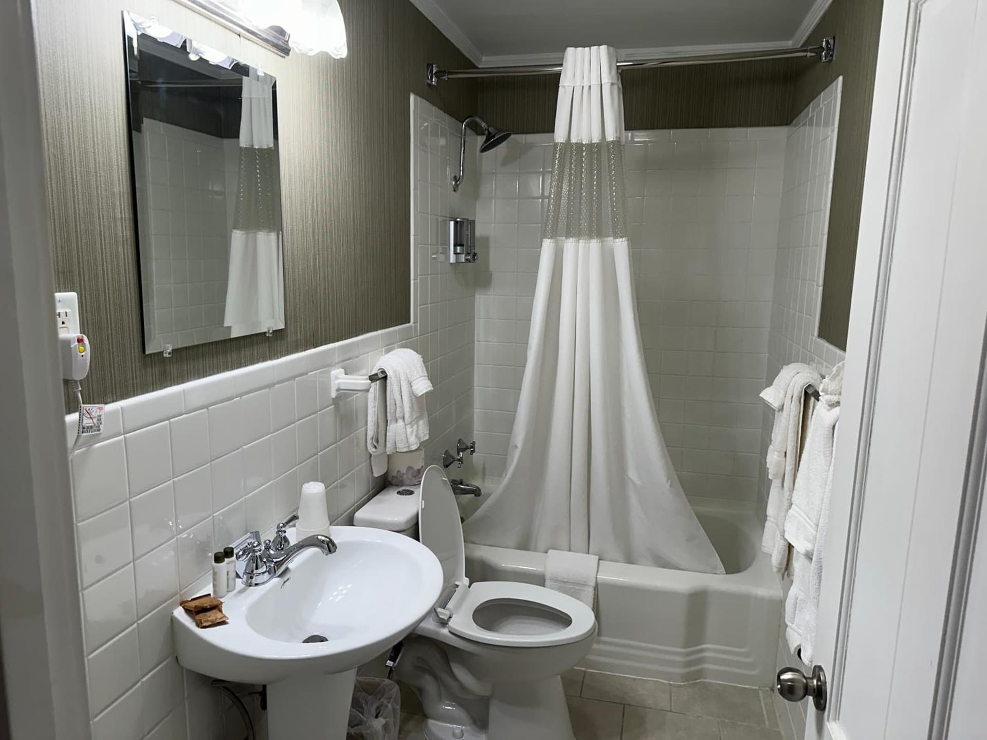 Island House Historic Vacation Rentals gallery photo in Port Clinton, OH — image 166