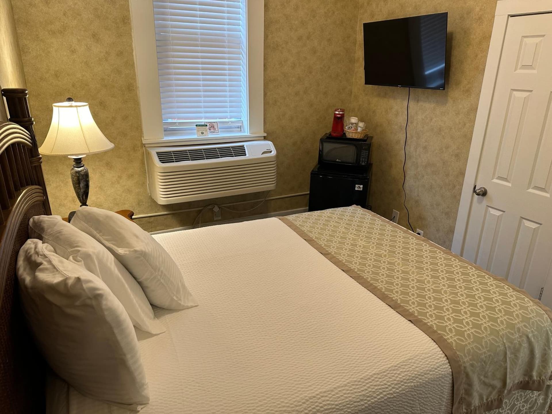 Island House Historic Vacation Rentals gallery photo in Port Clinton, OH — image 37