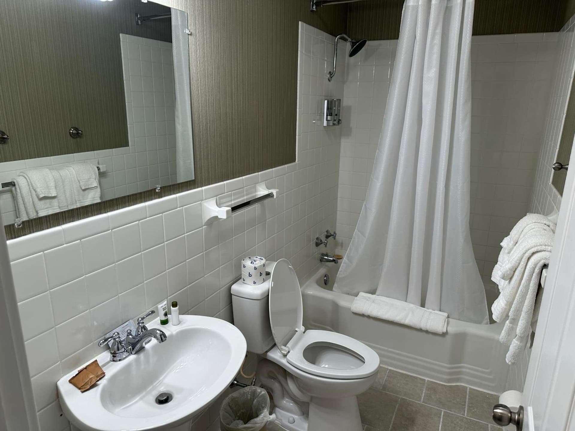 Island House Historic Vacation Rentals gallery photo in Port Clinton, OH — image 66
