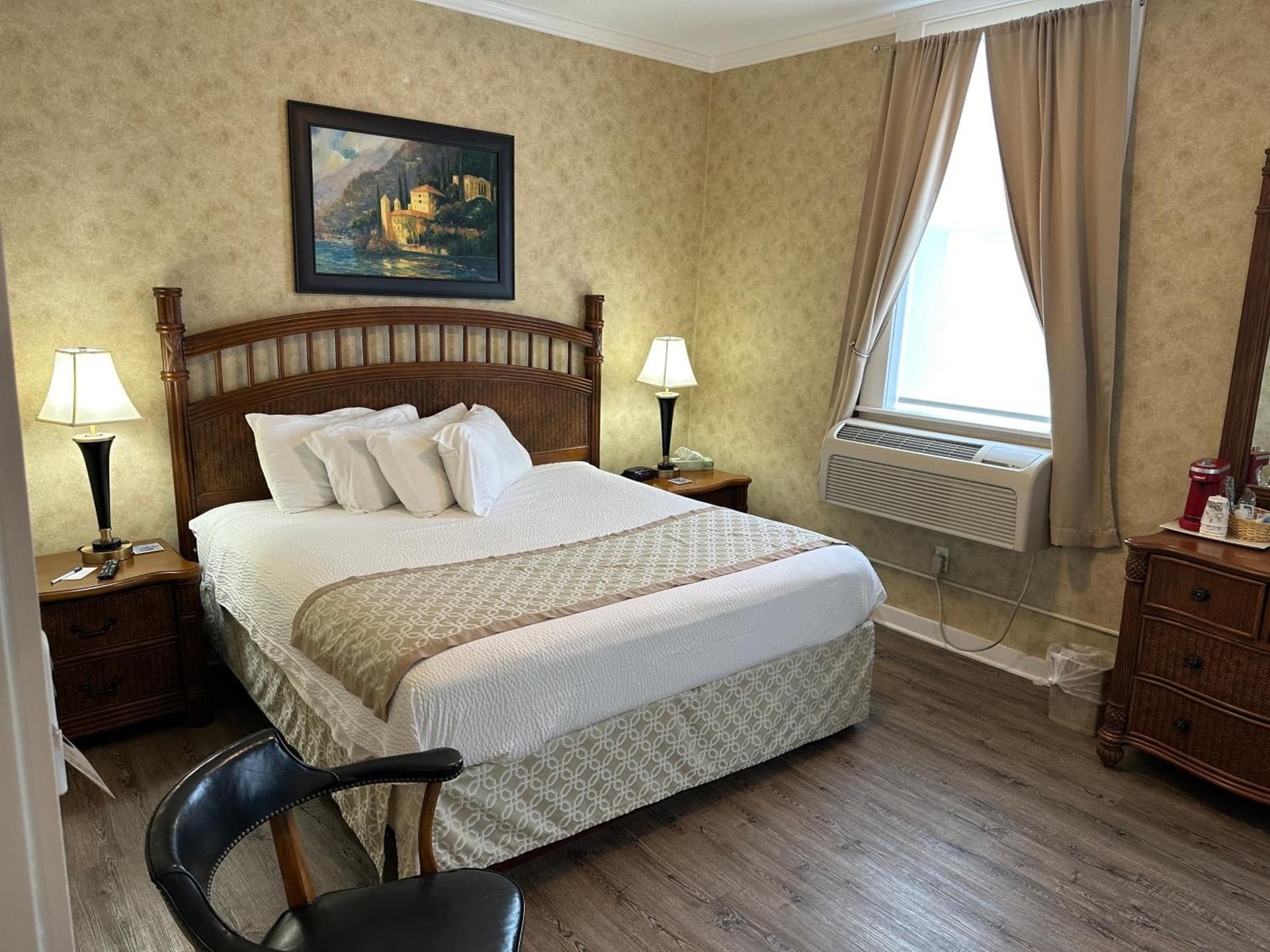 Island House Historic Vacation Rentals gallery photo in Port Clinton, OH — image 208