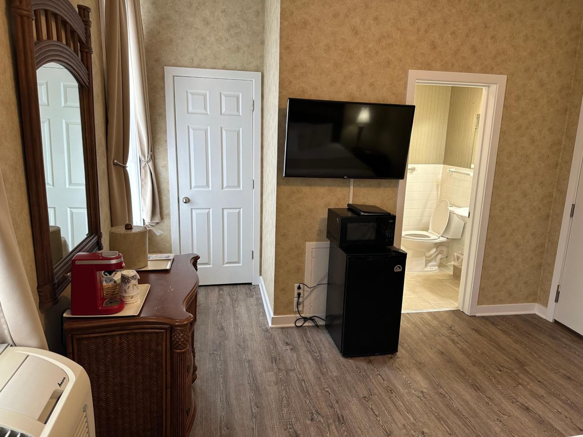 Island House Historic Vacation Rentals gallery photo in Port Clinton, OH — image 123