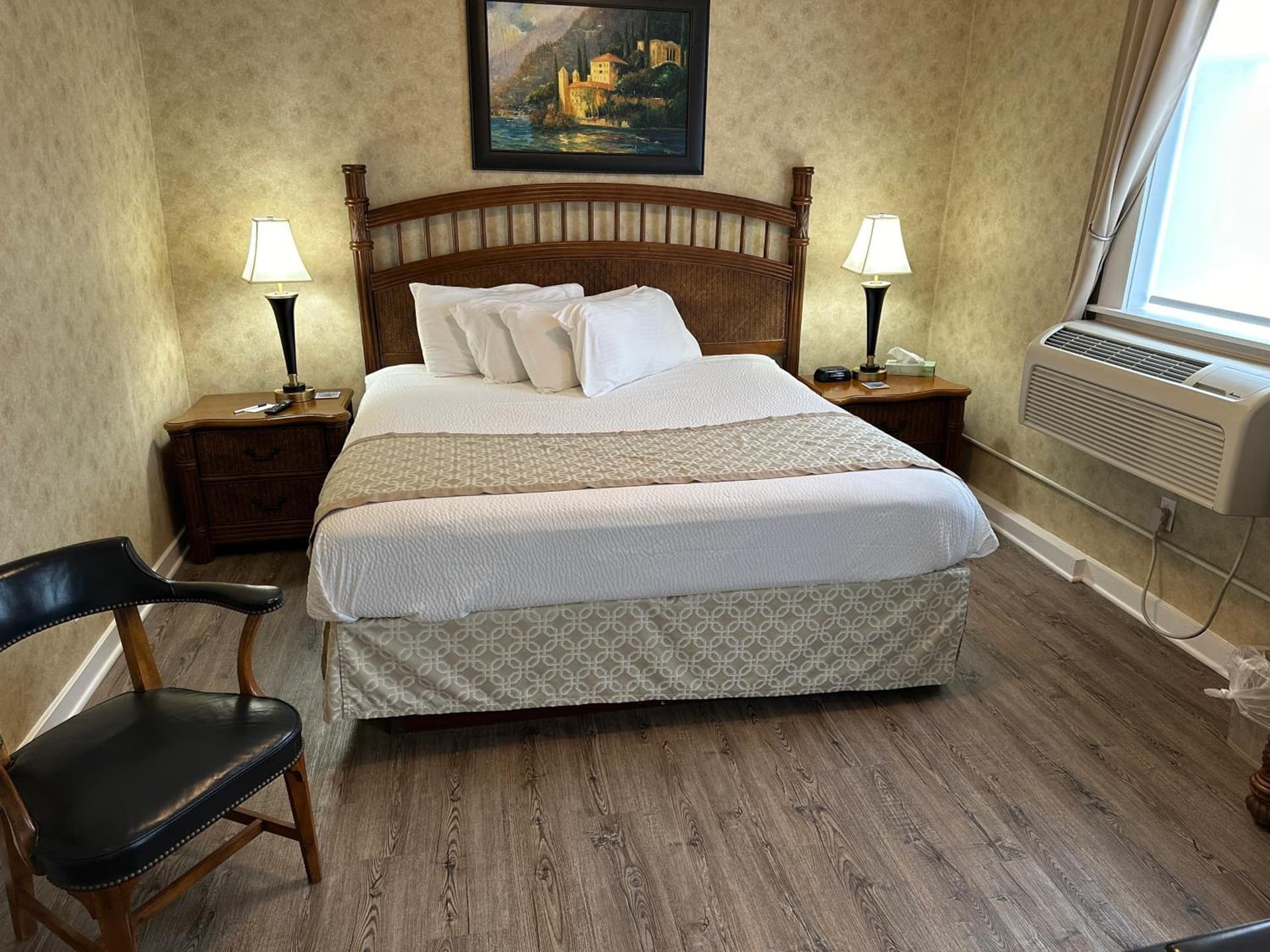 Island House Historic Vacation Rentals gallery photo in Port Clinton, OH — image 7