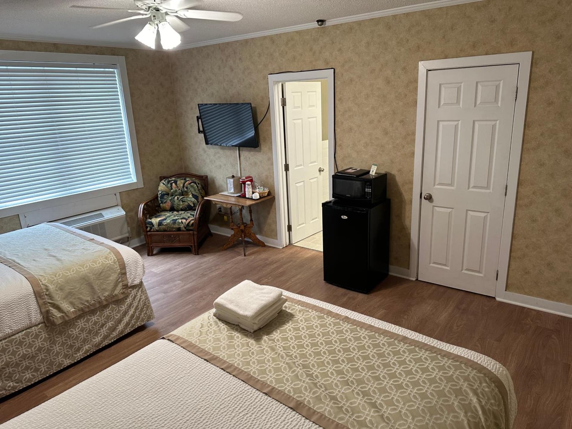 Island House Historic Vacation Rentals gallery photo in Port Clinton, OH — image 13