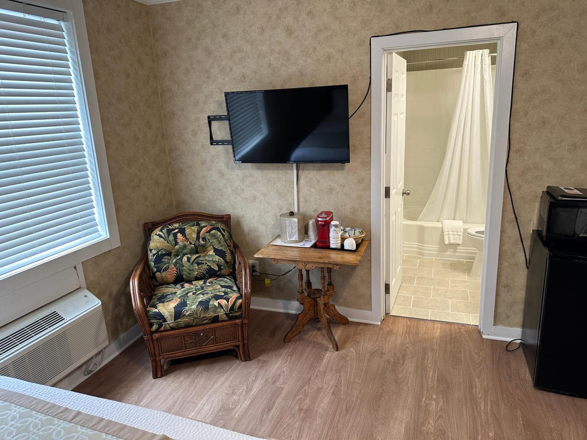 Island House Historic Vacation Rentals gallery photo in Port Clinton, OH — image 32
