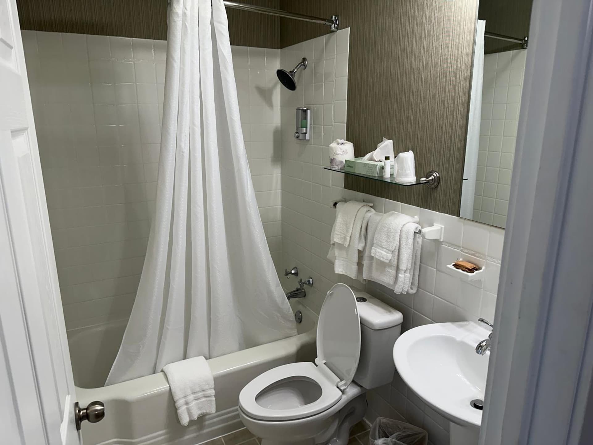 Island House Historic Vacation Rentals gallery photo in Port Clinton, OH — image 162