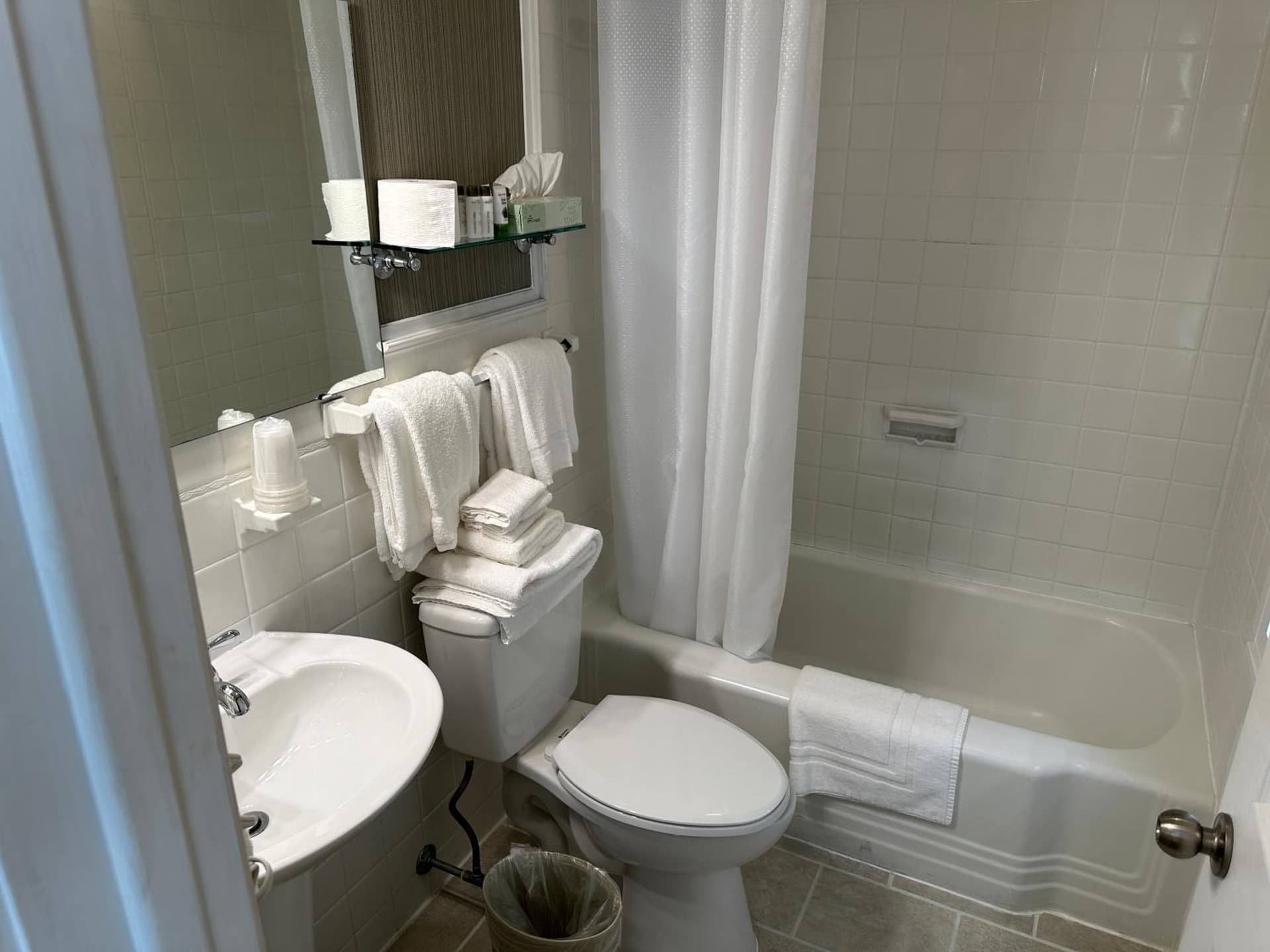 Island House Historic Vacation Rentals gallery photo in Port Clinton, OH — image 130
