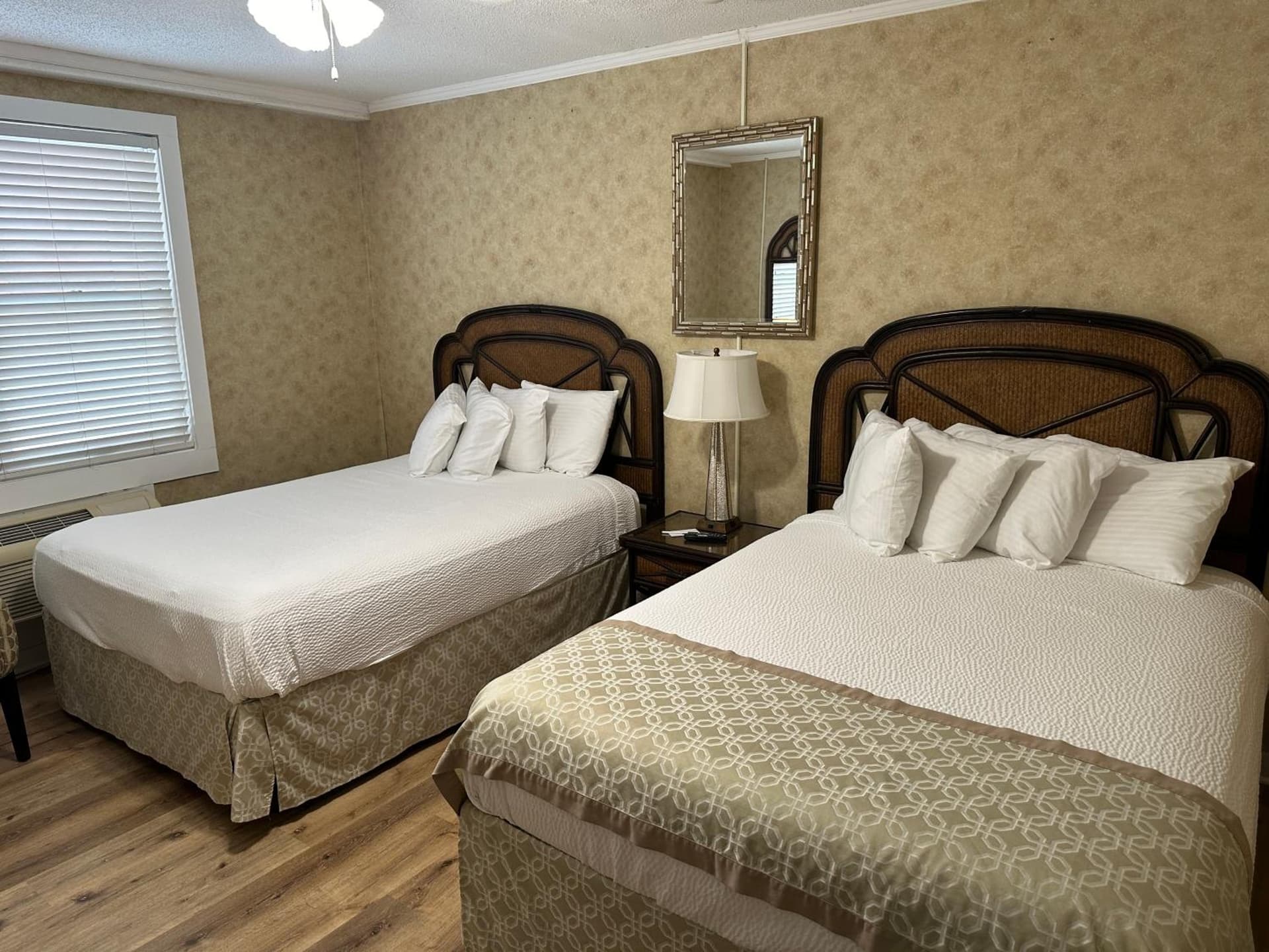 Island House Historic Vacation Rentals gallery photo in Port Clinton, OH — image 148