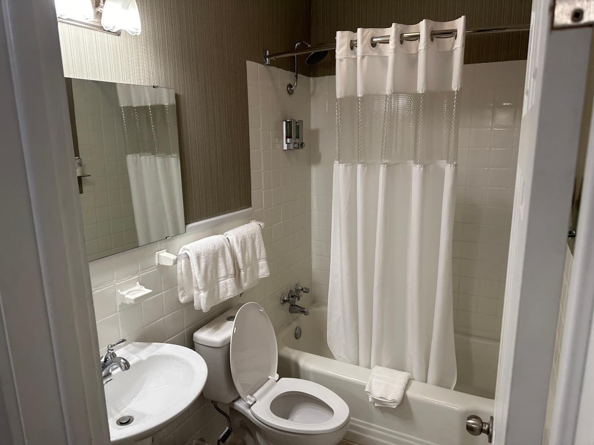 Island House Historic Vacation Rentals gallery photo in Port Clinton, OH — image 39