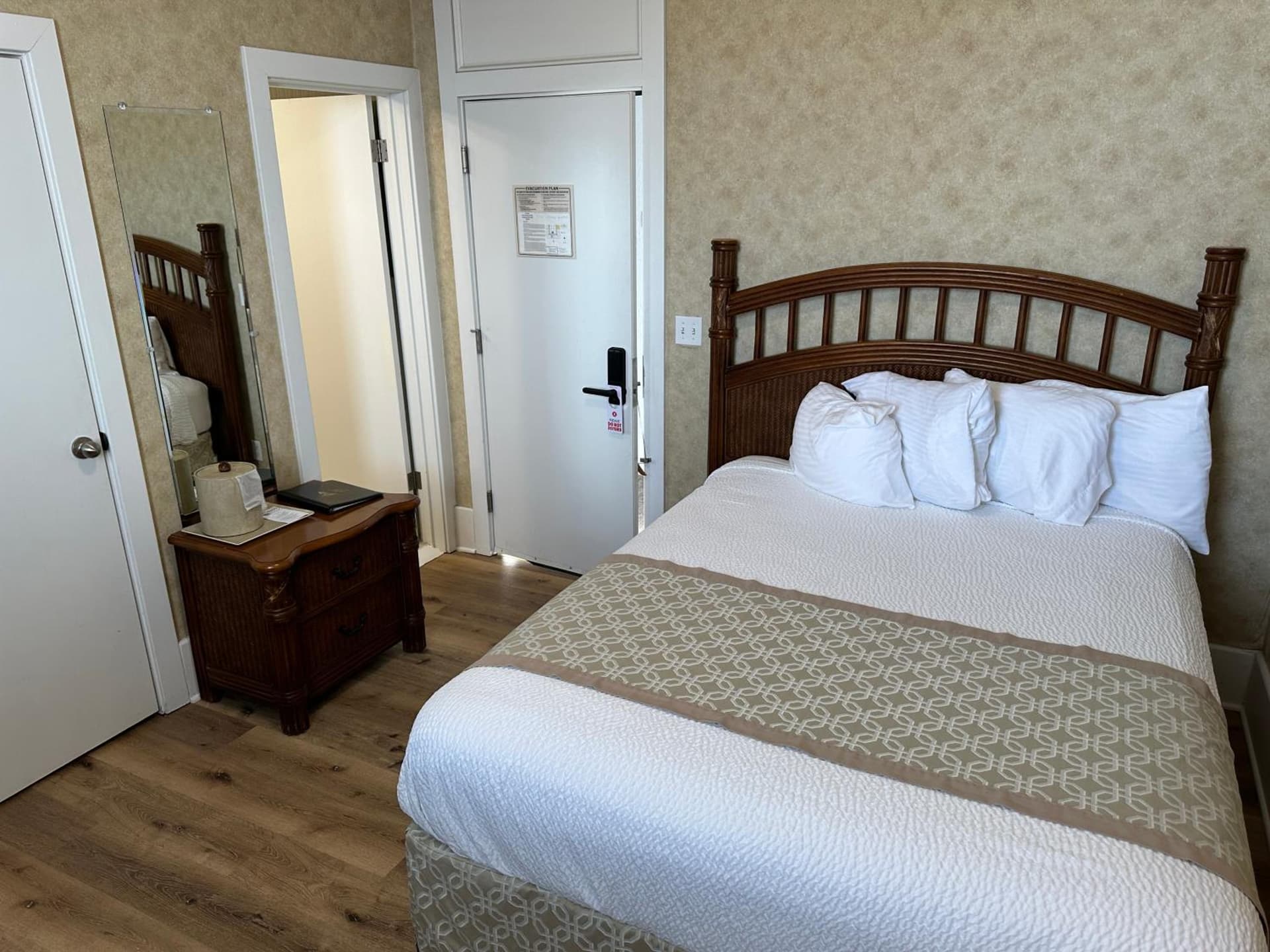 Island House Historic Vacation Rentals gallery photo in Port Clinton, OH — image 74