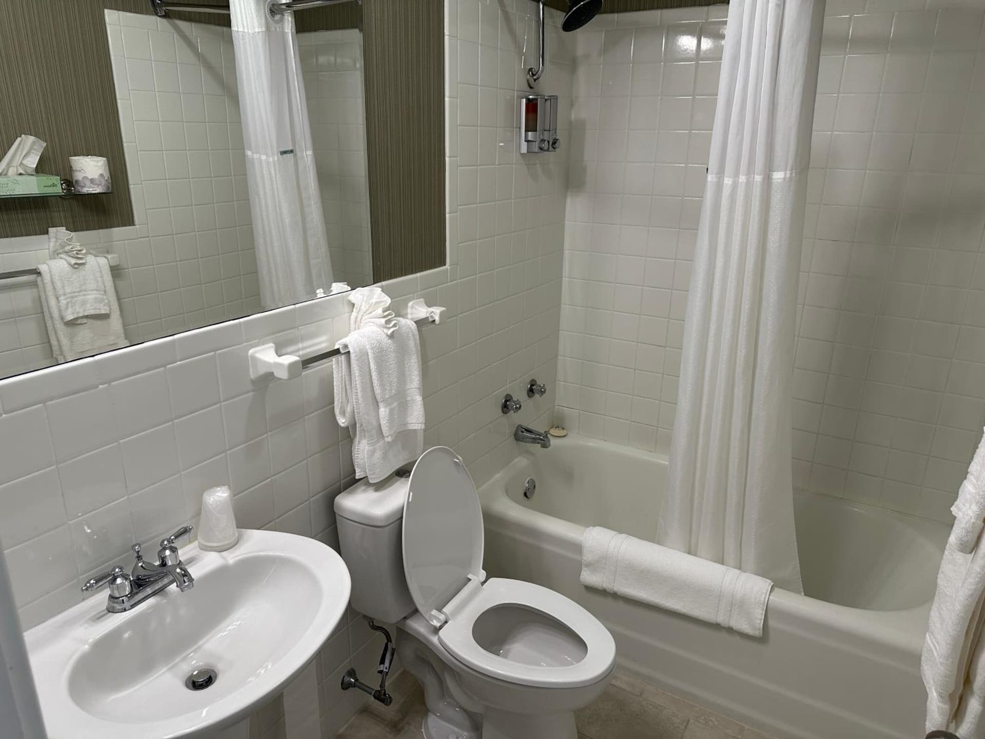 Island House Historic Vacation Rentals gallery photo in Port Clinton, OH — image 143