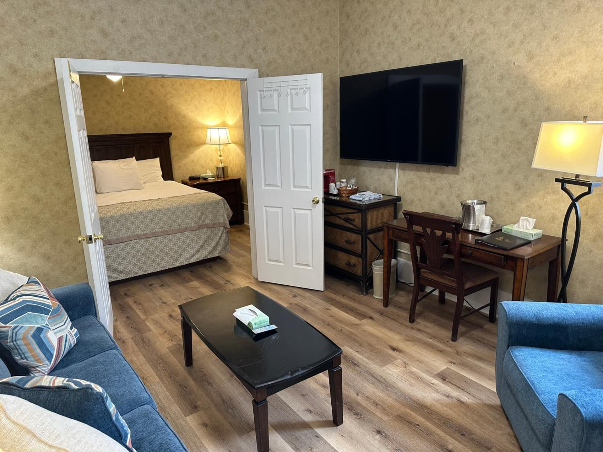 Island House Historic Vacation Rentals gallery photo in Port Clinton, OH — image 5
