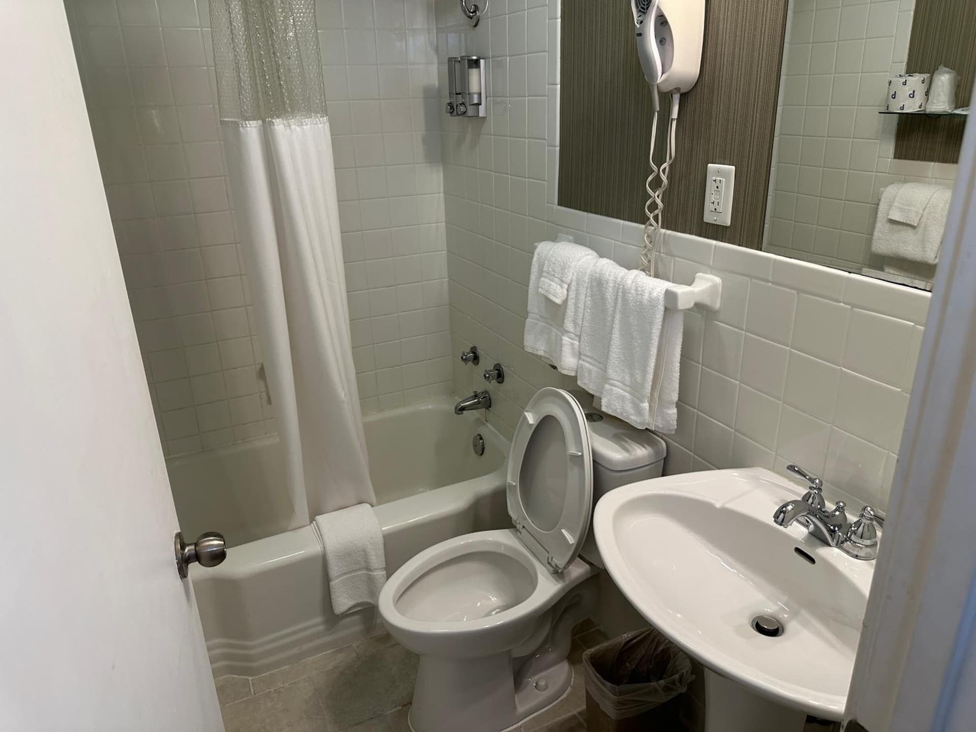 Island House Historic Vacation Rentals gallery photo in Port Clinton, OH — image 119