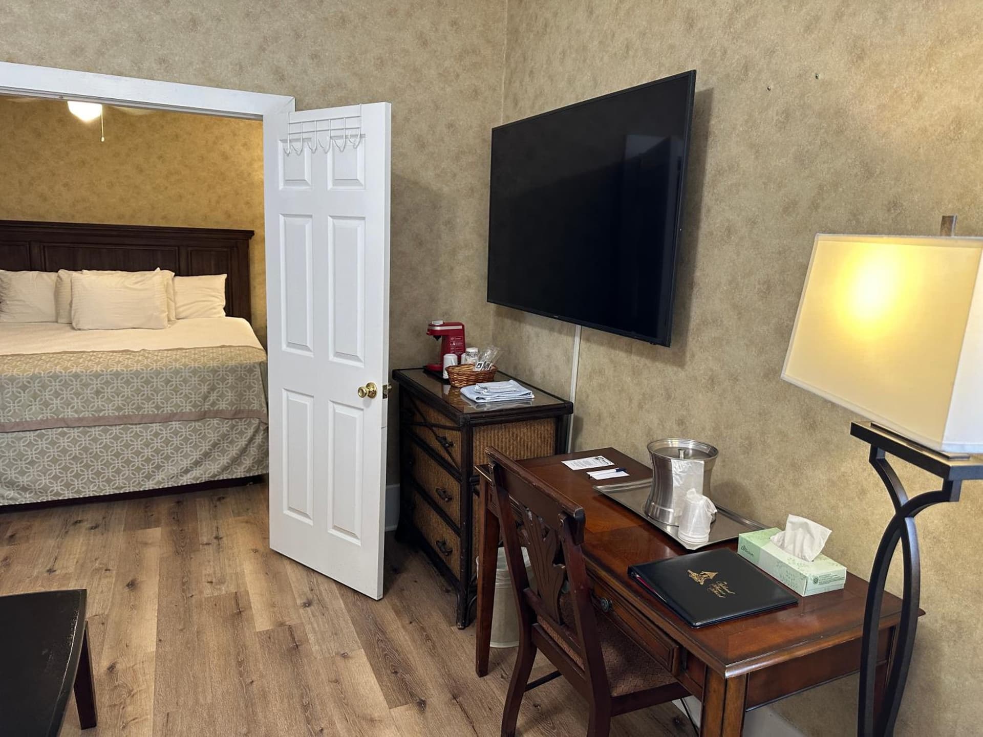 Island House Historic Vacation Rentals gallery photo in Port Clinton, OH — image 105