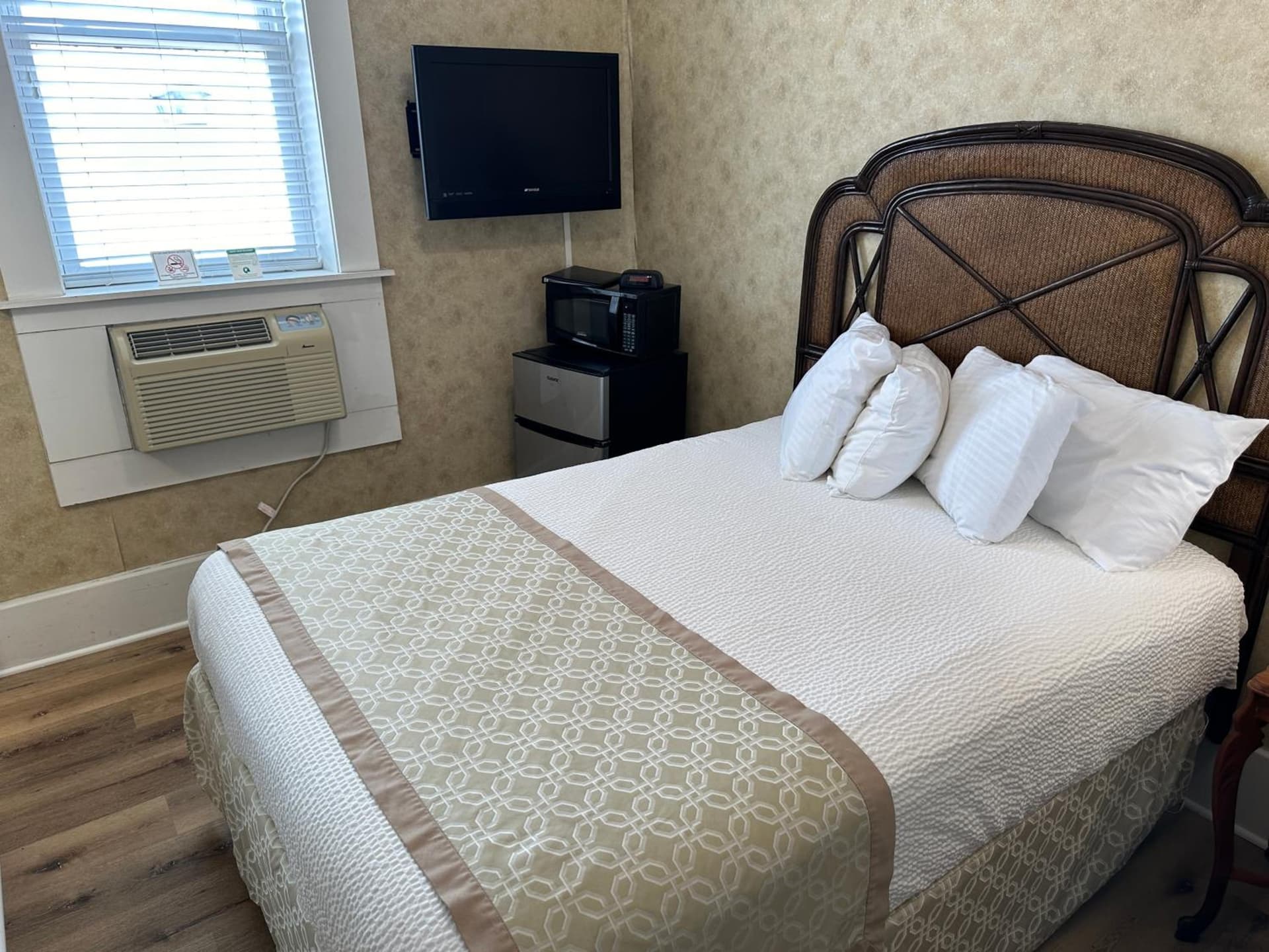 Island House Historic Vacation Rentals gallery photo in Port Clinton, OH — image 200