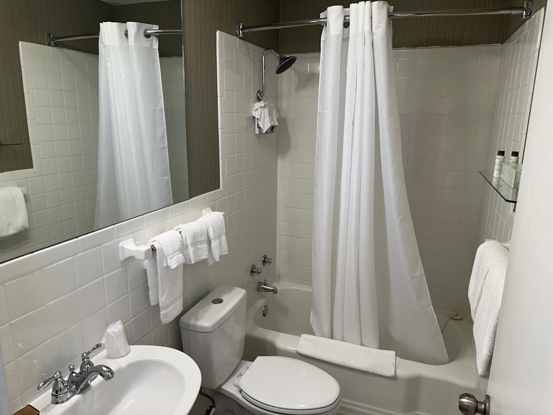 Island House Historic Vacation Rentals gallery photo in Port Clinton, OH — image 183