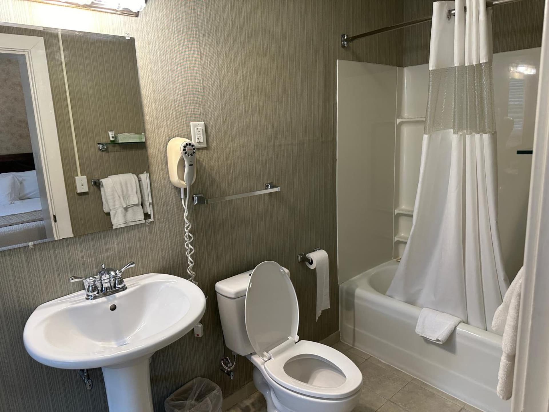 Island House Historic Vacation Rentals gallery photo in Port Clinton, OH — image 54