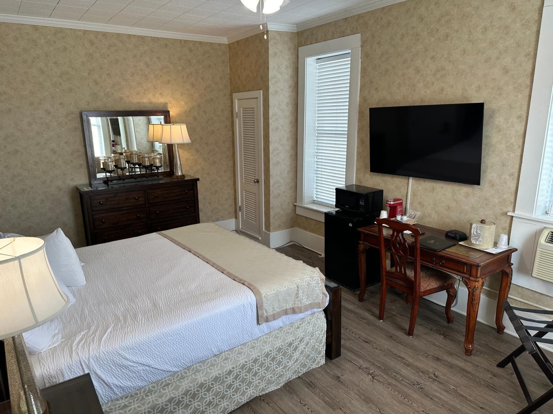 Island House Historic Vacation Rentals gallery photo in Port Clinton, OH — image 77