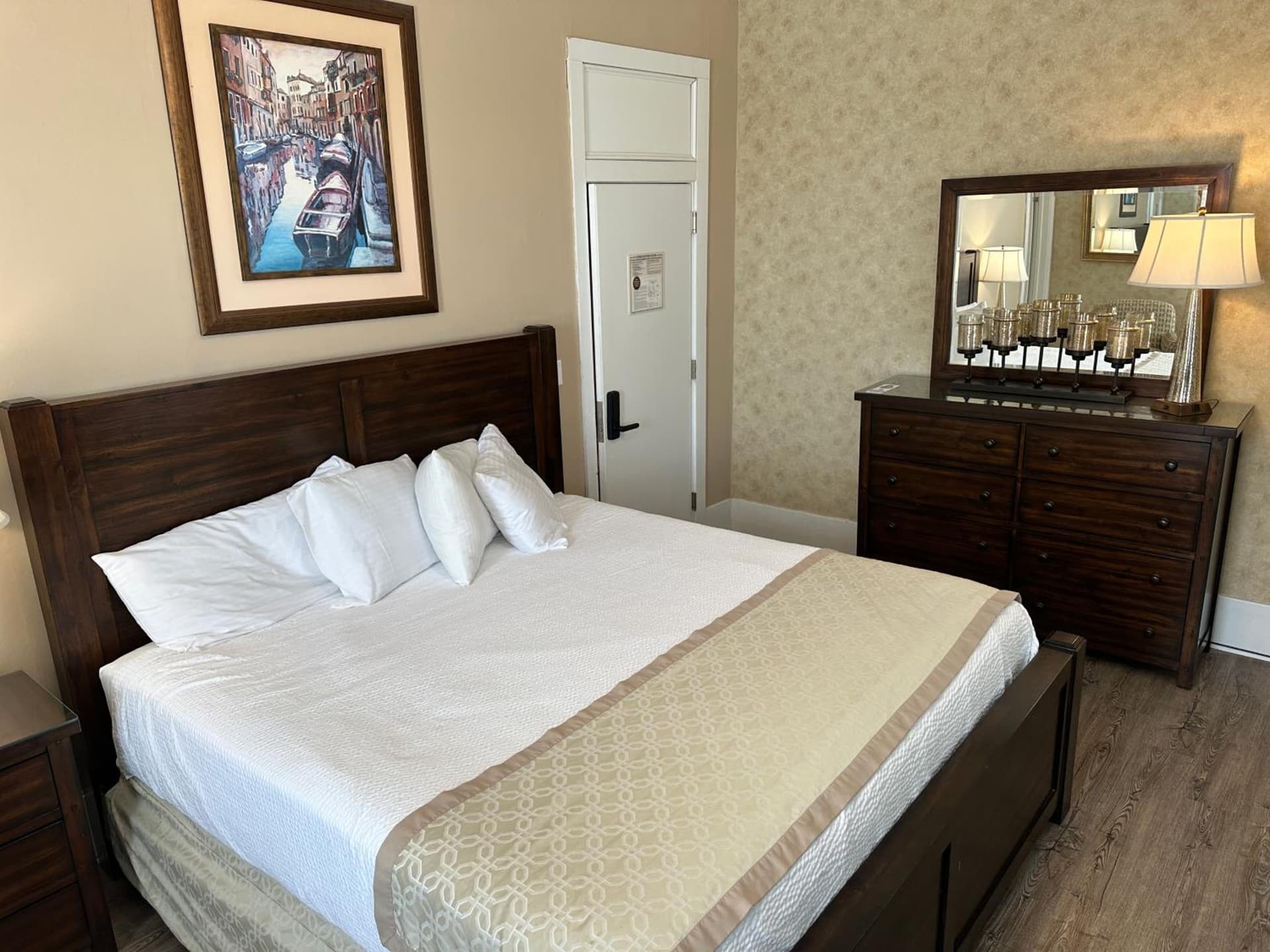 Island House Historic Vacation Rentals gallery photo in Port Clinton, OH — image 185