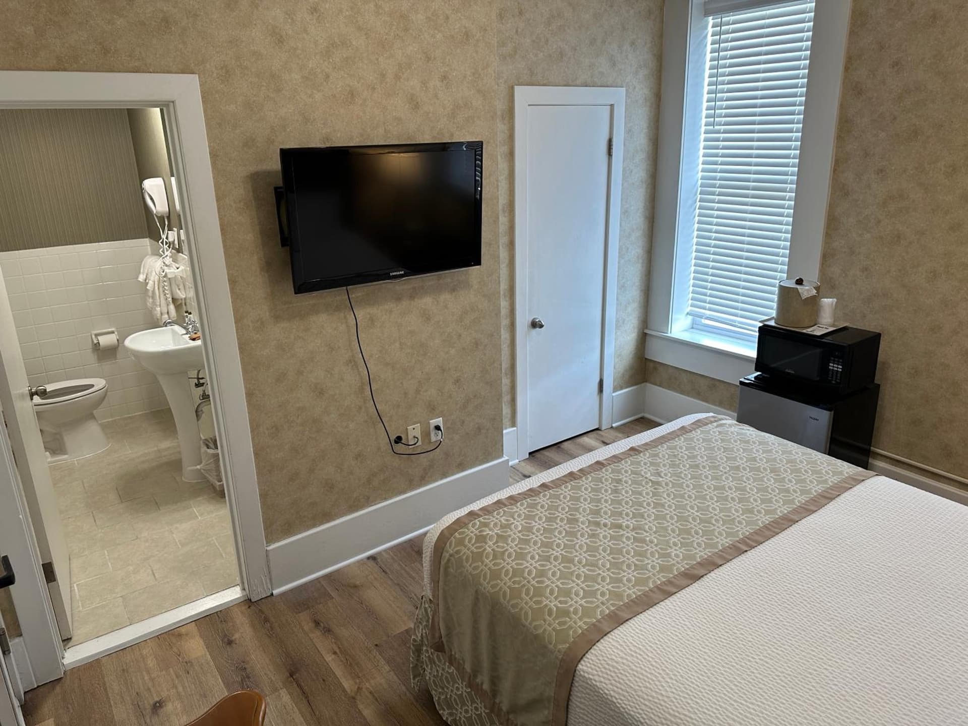 Island House Historic Vacation Rentals gallery photo in Port Clinton, OH — image 111