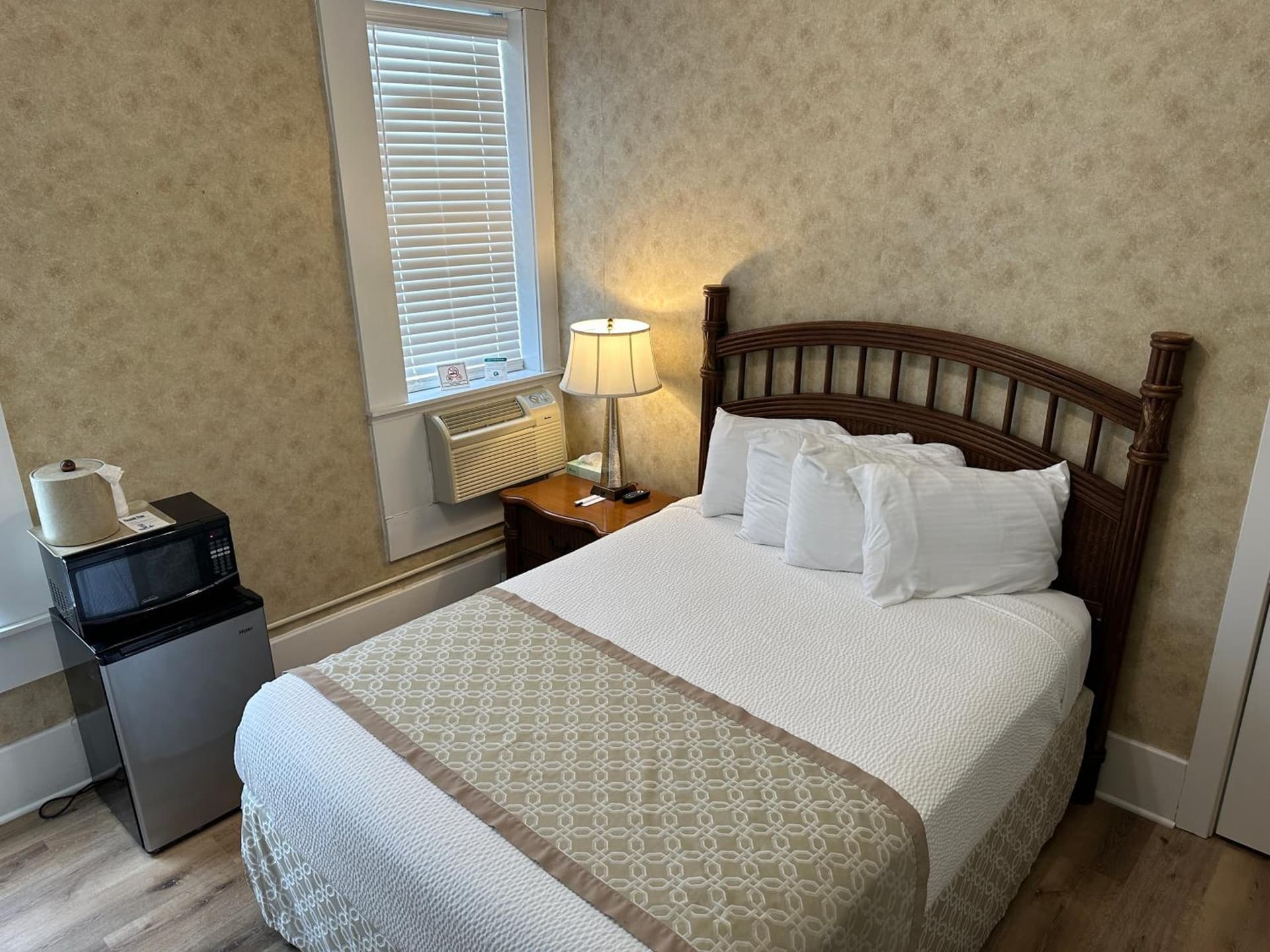 Island House Historic Vacation Rentals gallery photo in Port Clinton, OH — image 12