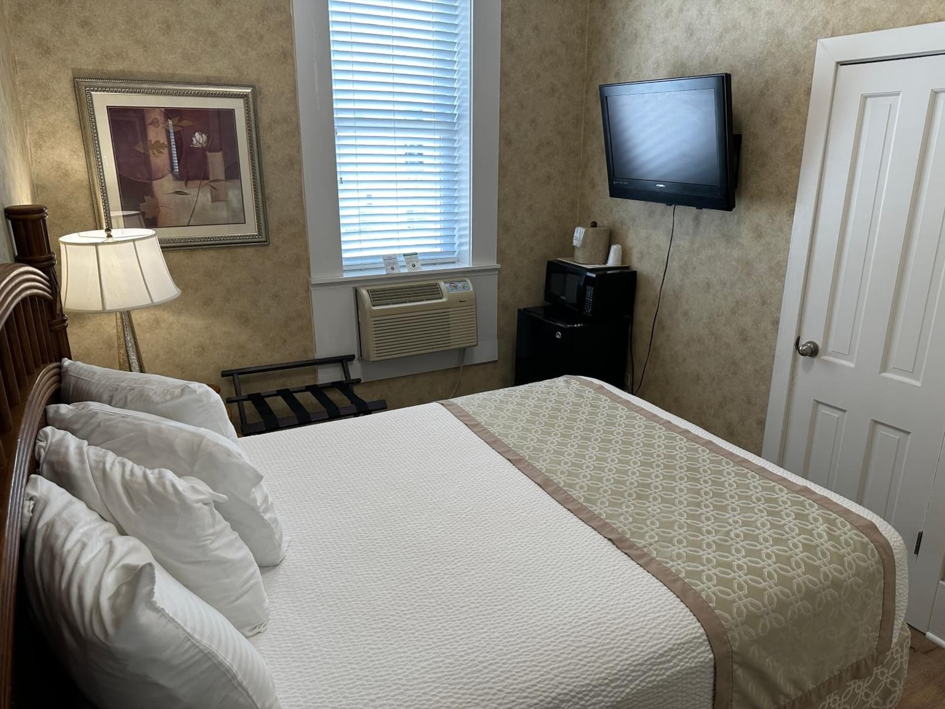 Island House Historic Vacation Rentals gallery photo in Port Clinton, OH — image 201