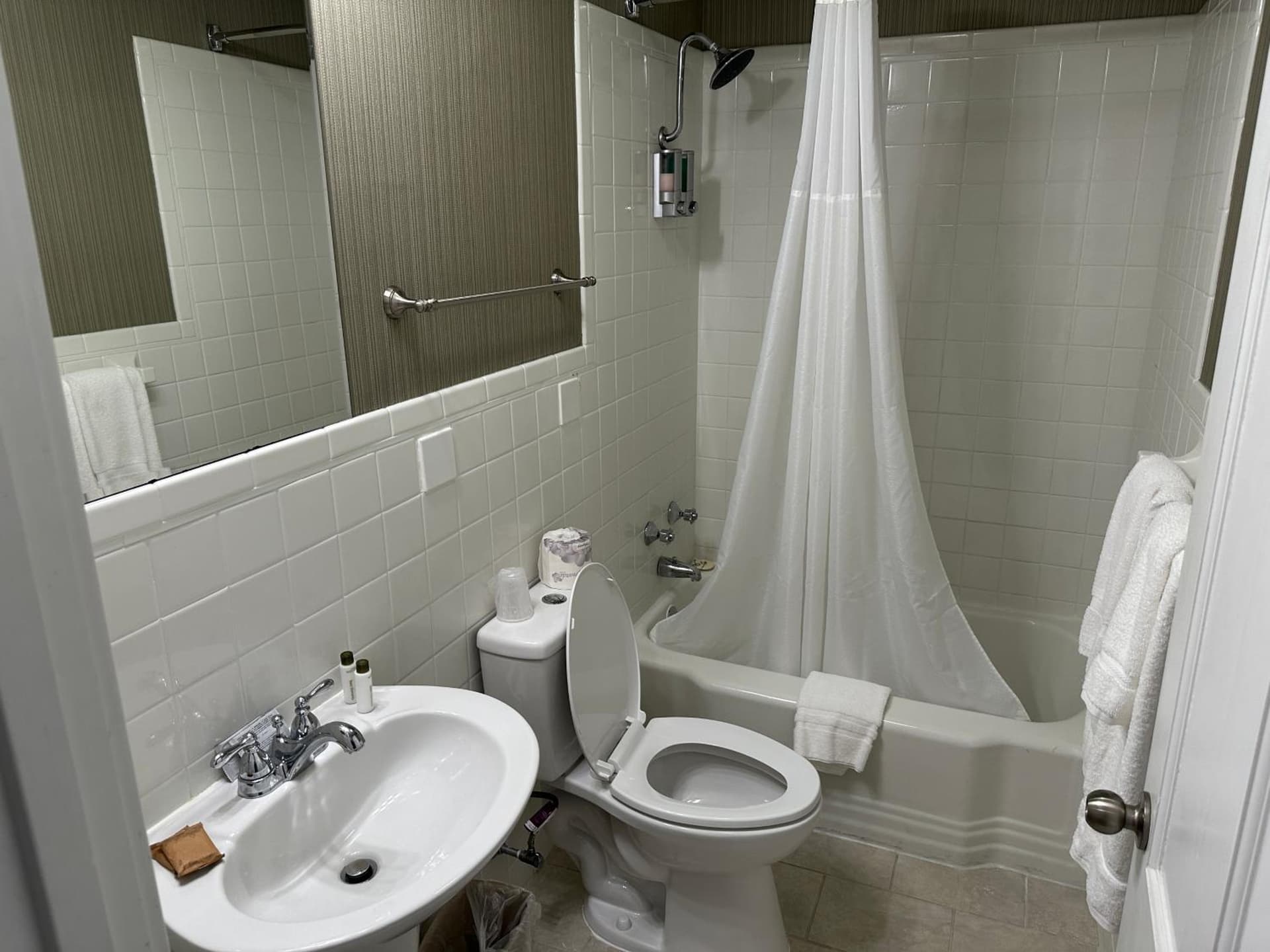 Island House Historic Vacation Rentals gallery photo in Port Clinton, OH — image 176