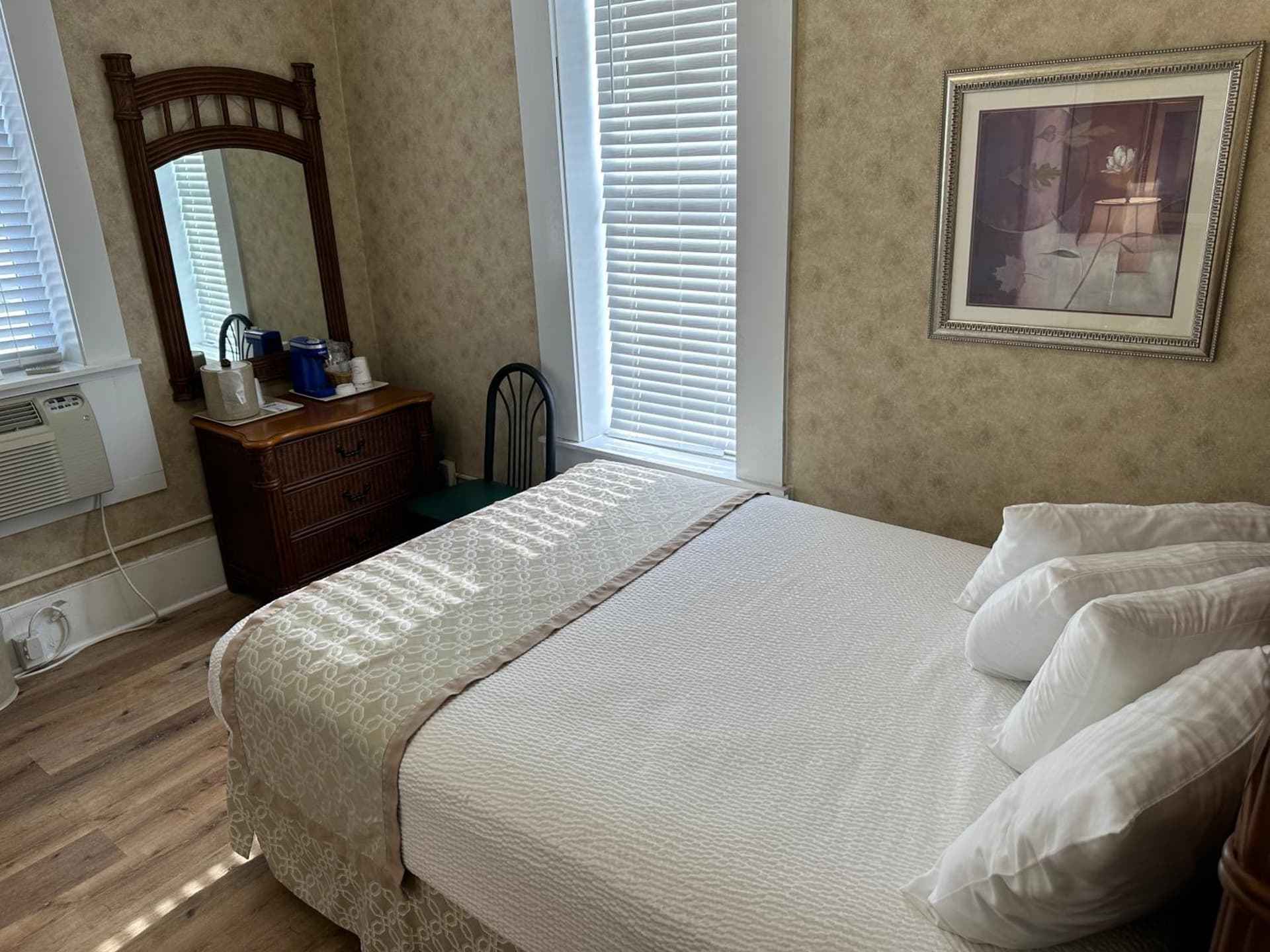 Island House Historic Vacation Rentals gallery photo in Port Clinton, OH — image 93