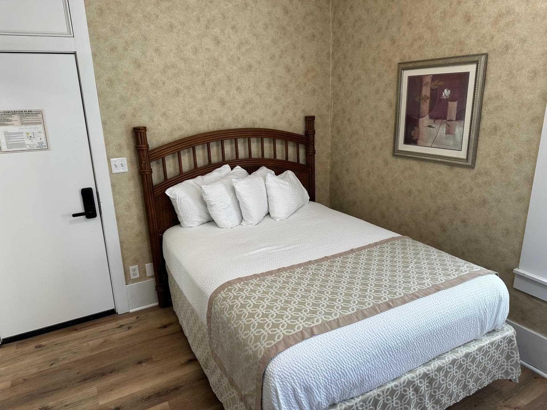 Island House Historic Vacation Rentals gallery photo in Port Clinton, OH — image 191
