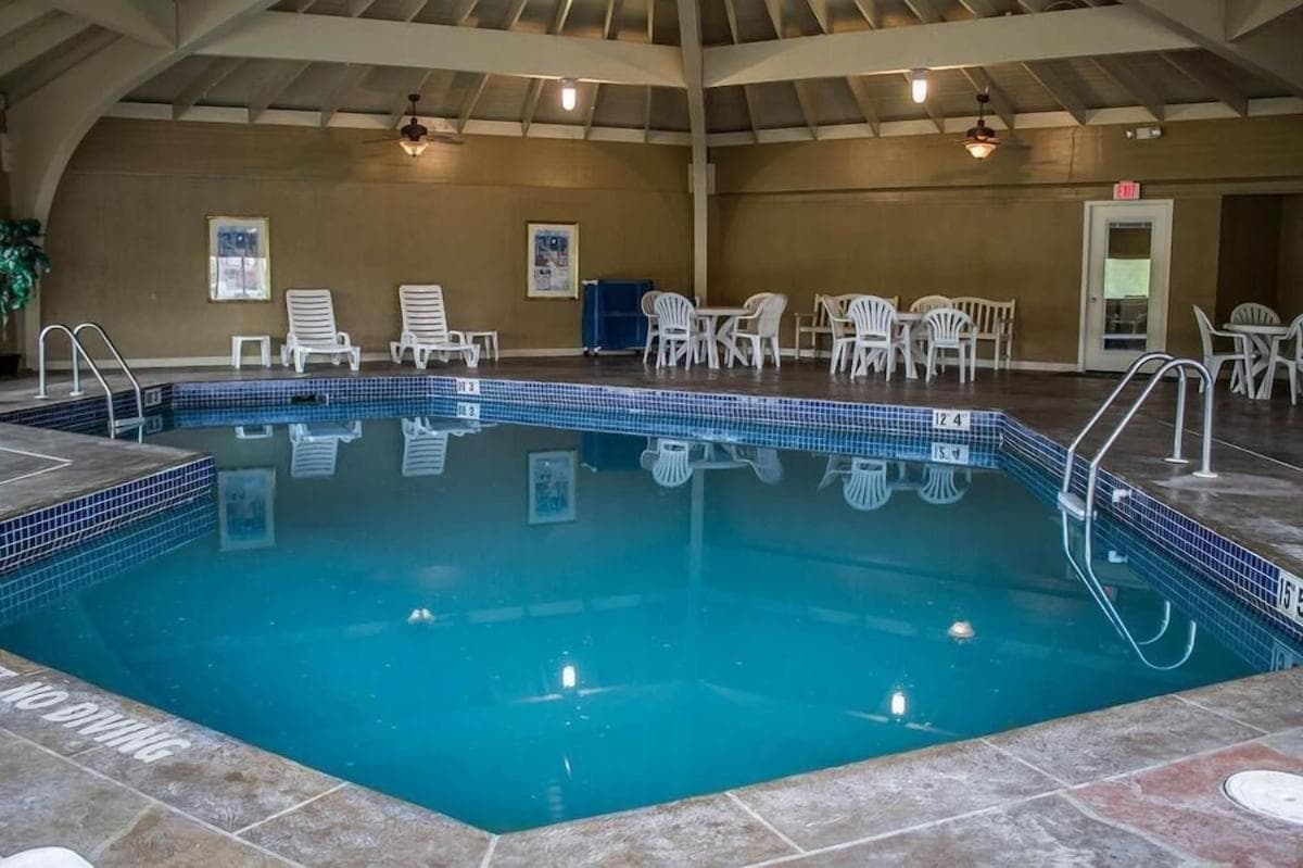 Baymont by Wyndham Youngstown interior in Youngstown, OH — gallery photo 2