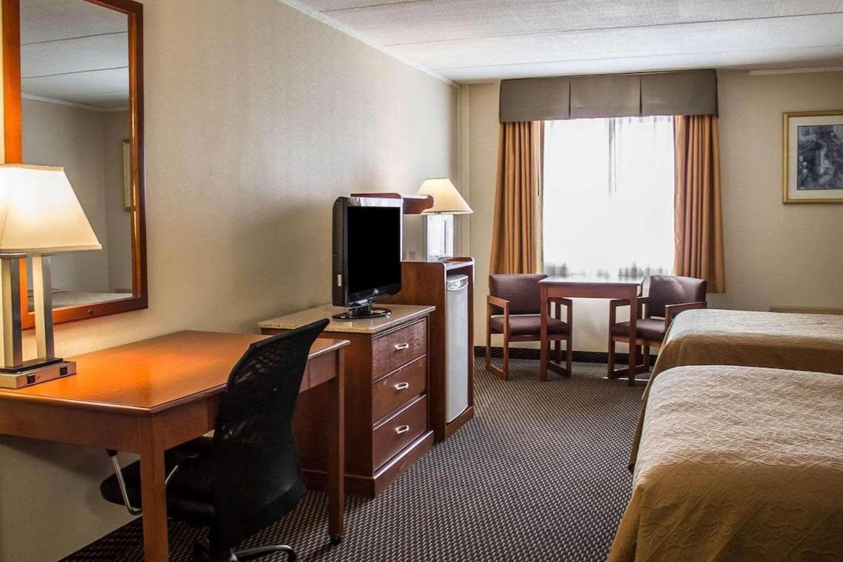 Baymont by Wyndham Youngstown interior in Youngstown, OH — gallery photo 2