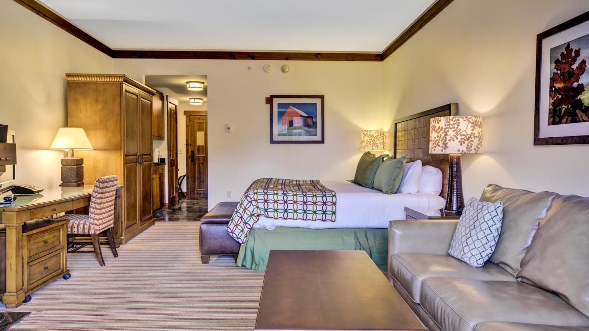 347 Lodge At Spruce Peak Ski In Ski In Ski Out King Studio By Stowe Mountain Rentals interior in Stowe — gallery photo 2
