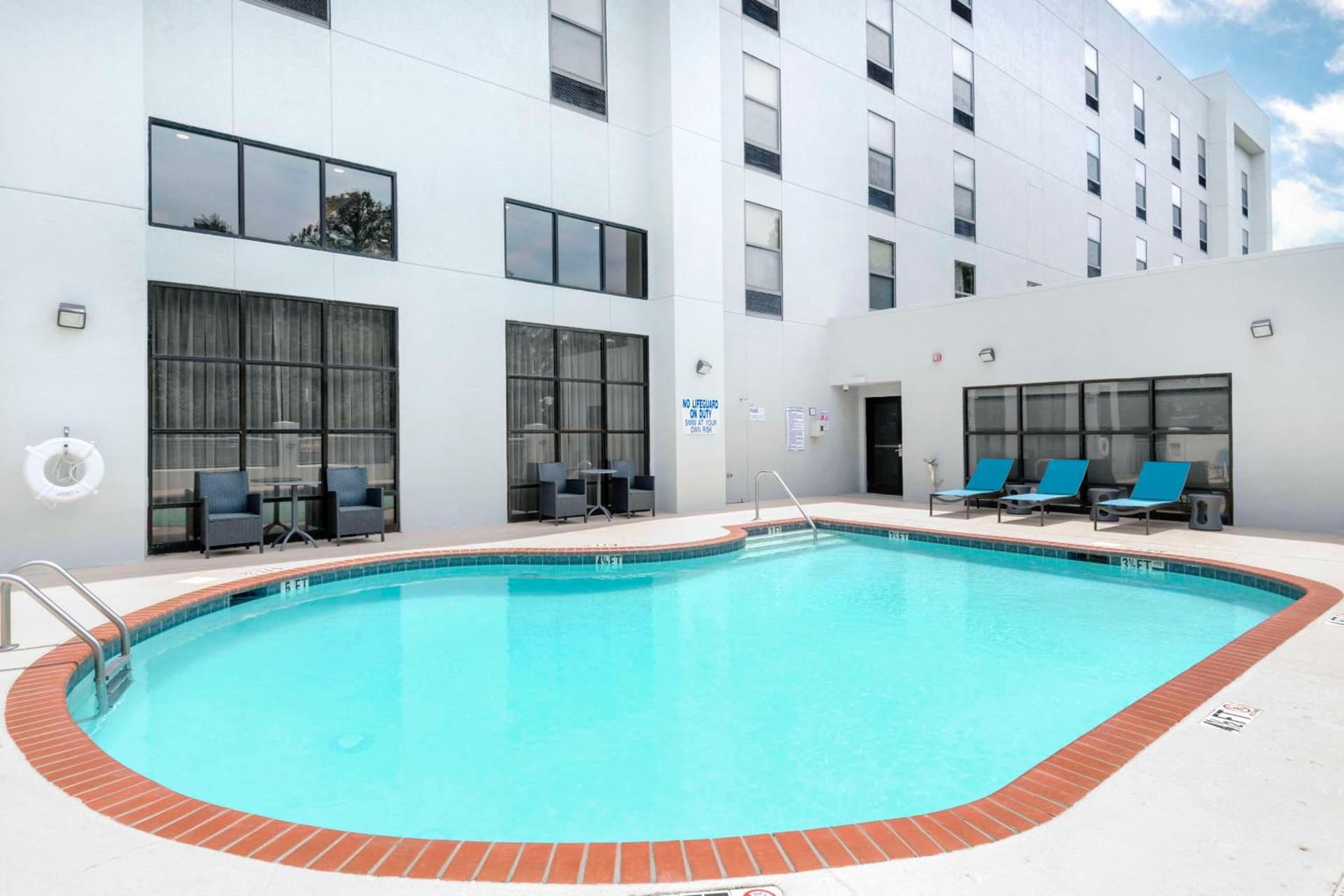 Hampton Inn & Suites Burlington property views in Burlington, NC — gallery photo 3