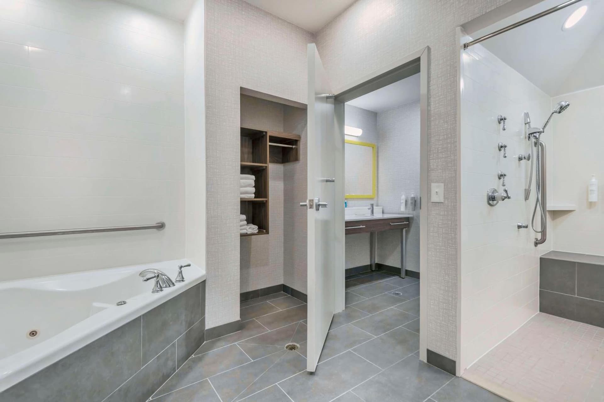 Hampton Inn & Suites Burlington gallery photo in Burlington, NC — image 10