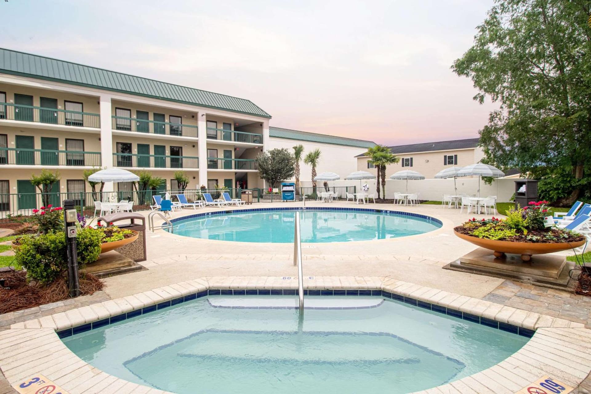 Econo Lodge Inn & Suites Foley-North Gulf Shores interior in Foley, AL — gallery photo 2
