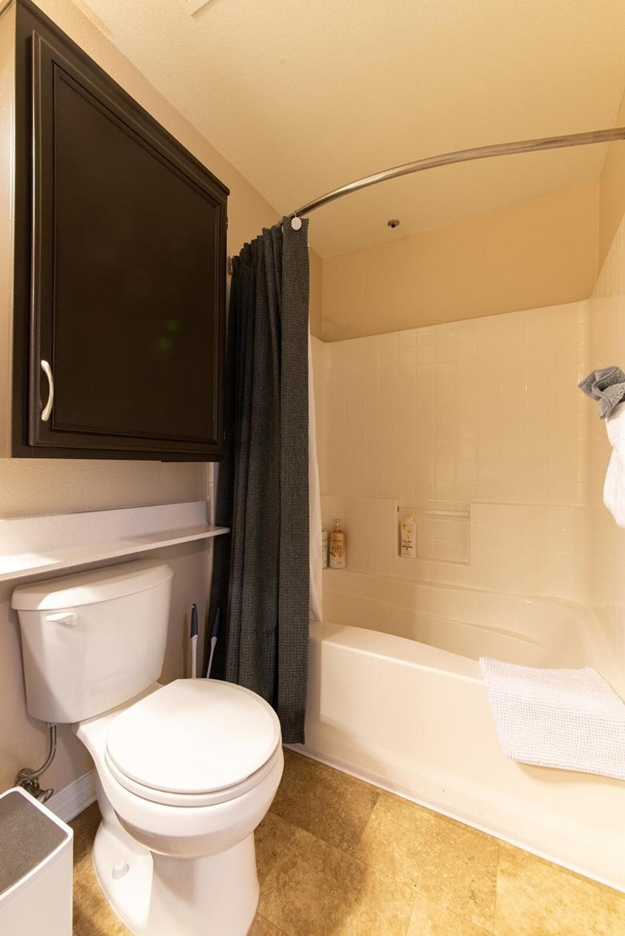 Saints 2BDRM King Suite Deluxe Living Cali property views in Santa Clarita, CA — gallery photo 3