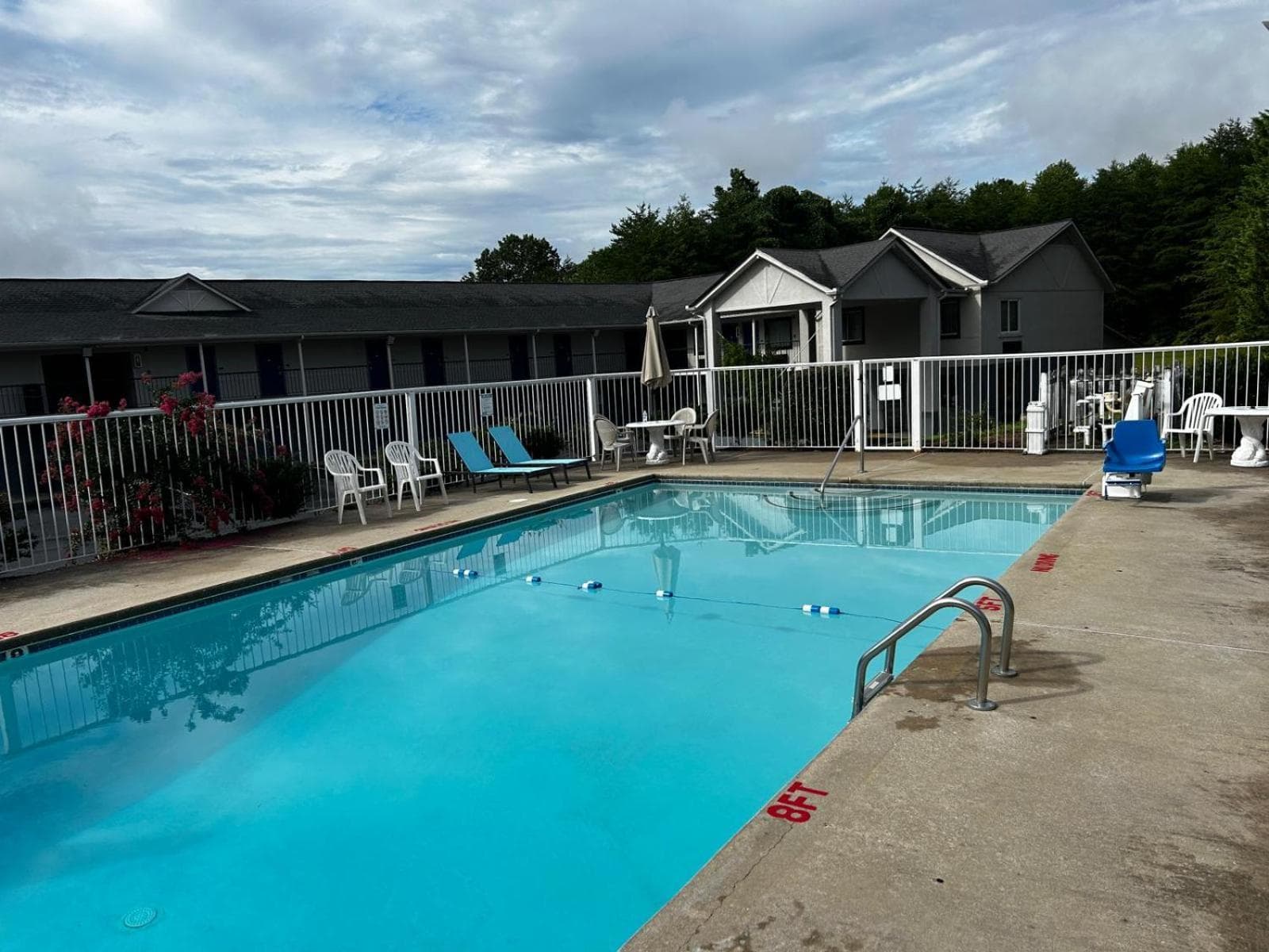 Days Inn by Wyndham Dahlonega University Area gallery photo in Dahlonega, GA — image 25