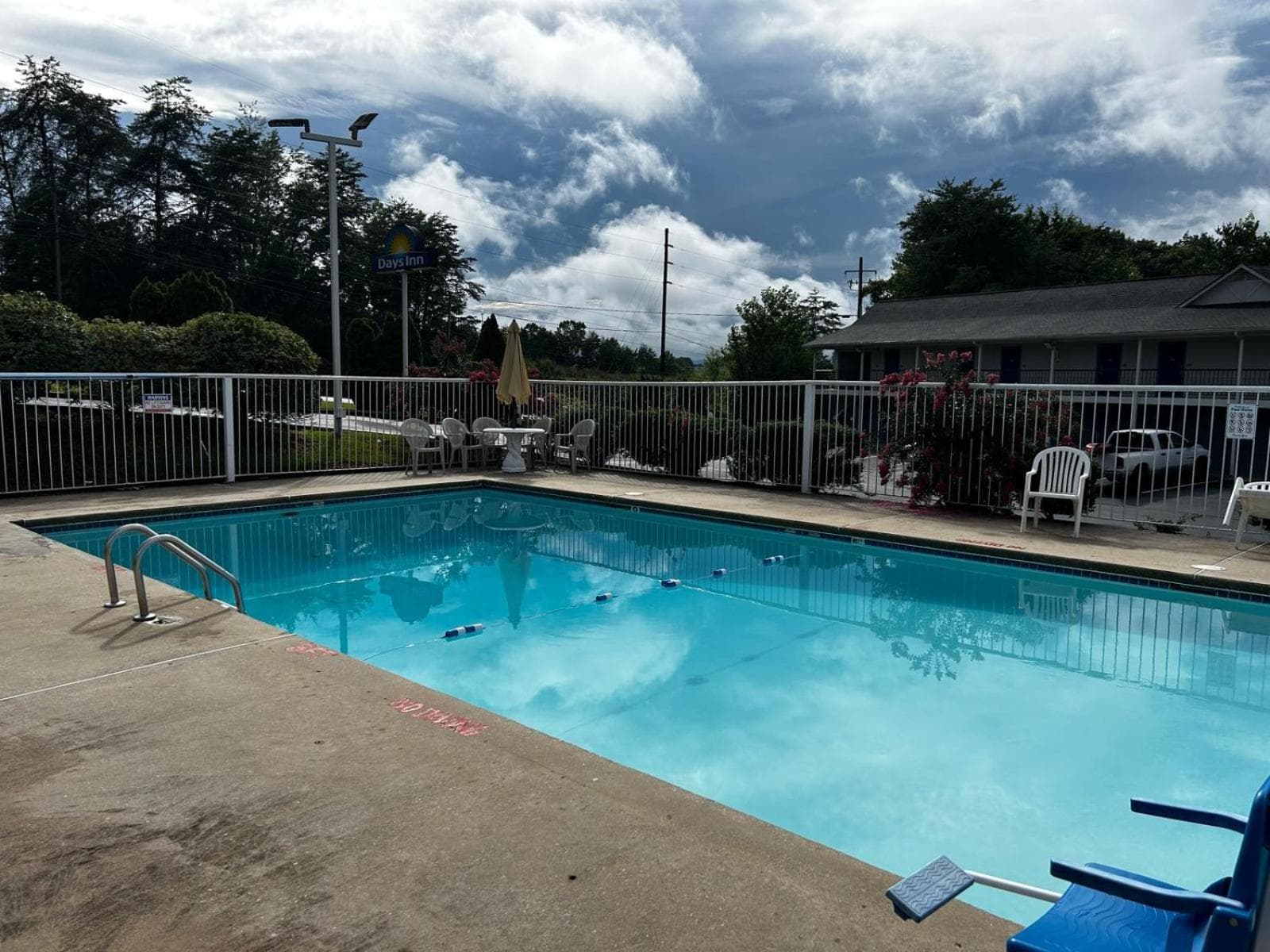Days Inn by Wyndham Dahlonega University Area gallery photo in Dahlonega, GA — image 7