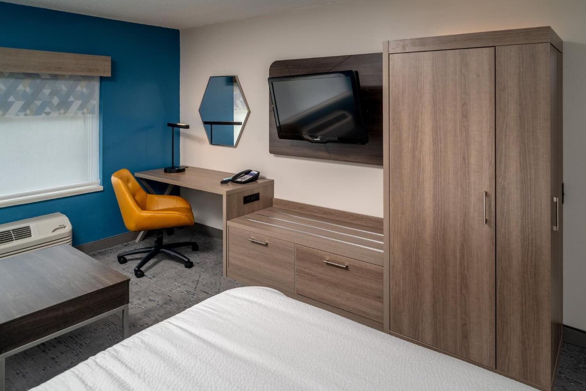 Holiday Inn Express - Charleston/Kanawha City by IHG gallery photo in Charleston, WV — image 22