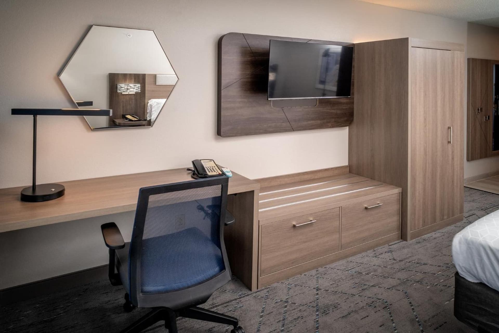 Holiday Inn Express - Charleston/Kanawha City by IHG gallery photo in Charleston, WV — image 18