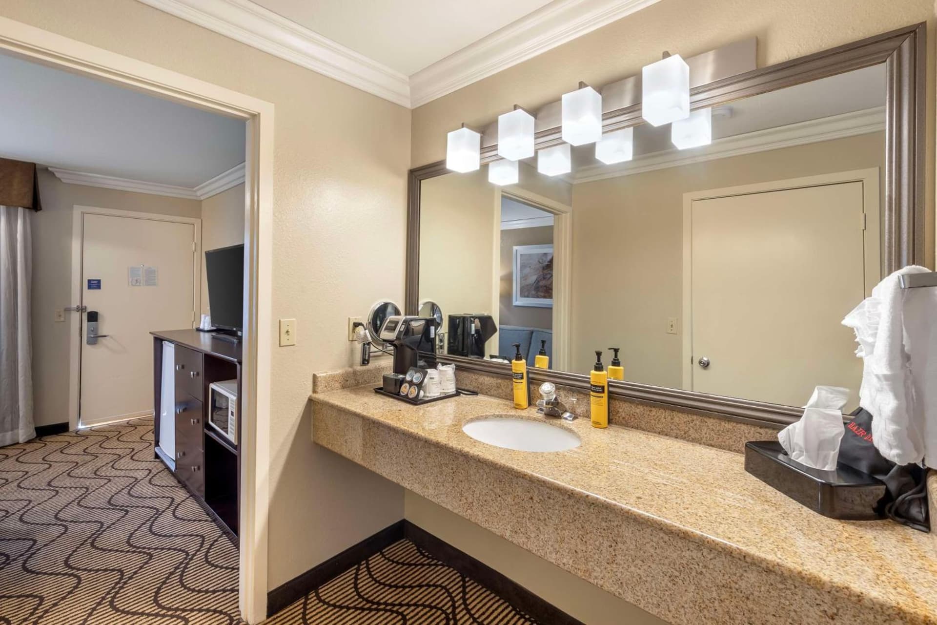 Best Western Plus Orchid Hotel & Suites property views in Roseville, CA — gallery photo 3