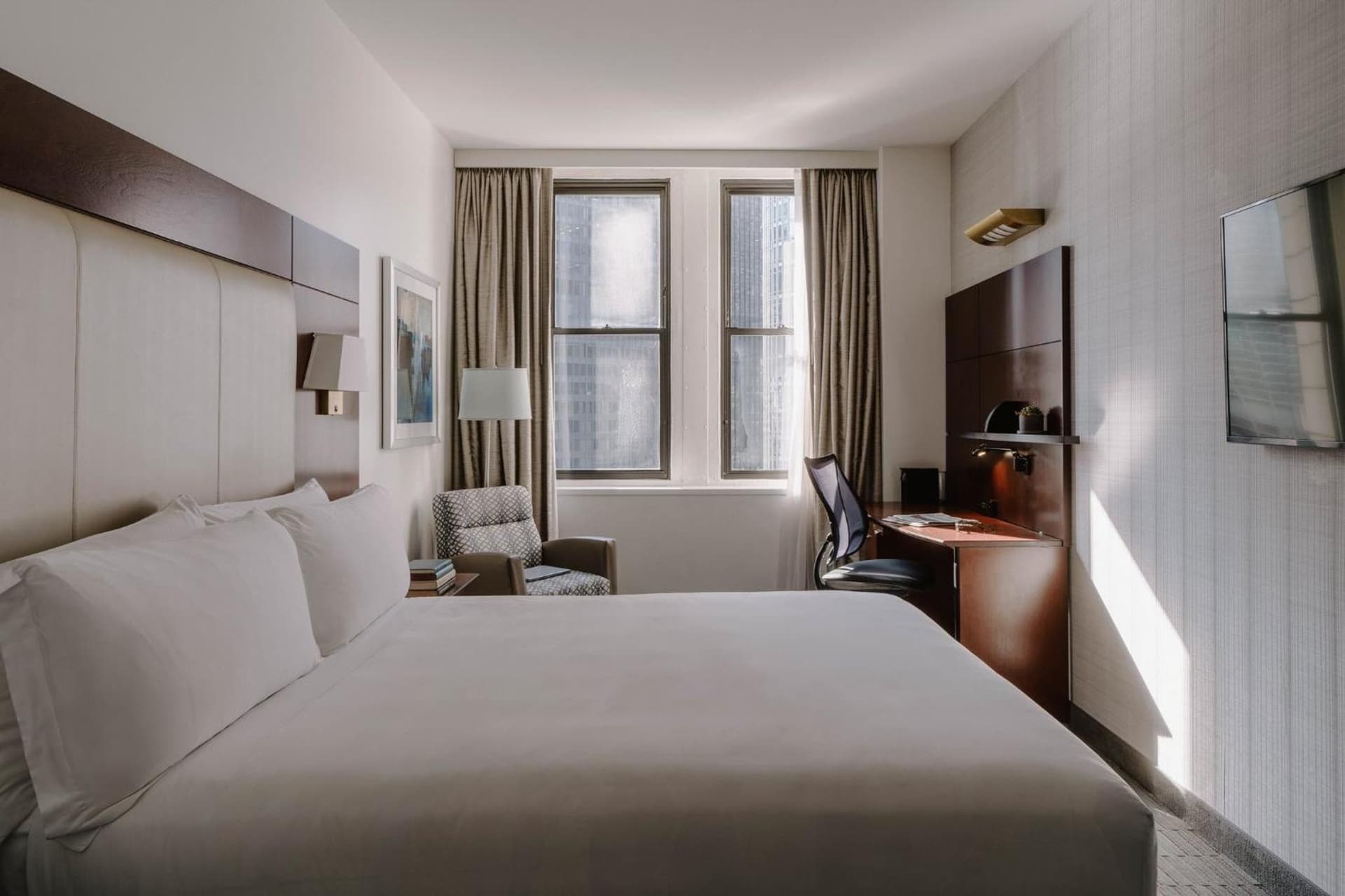 Club Quarters Hotel Wacker at Michigan, Chicago gallery photo in Chicago, IL — image 5