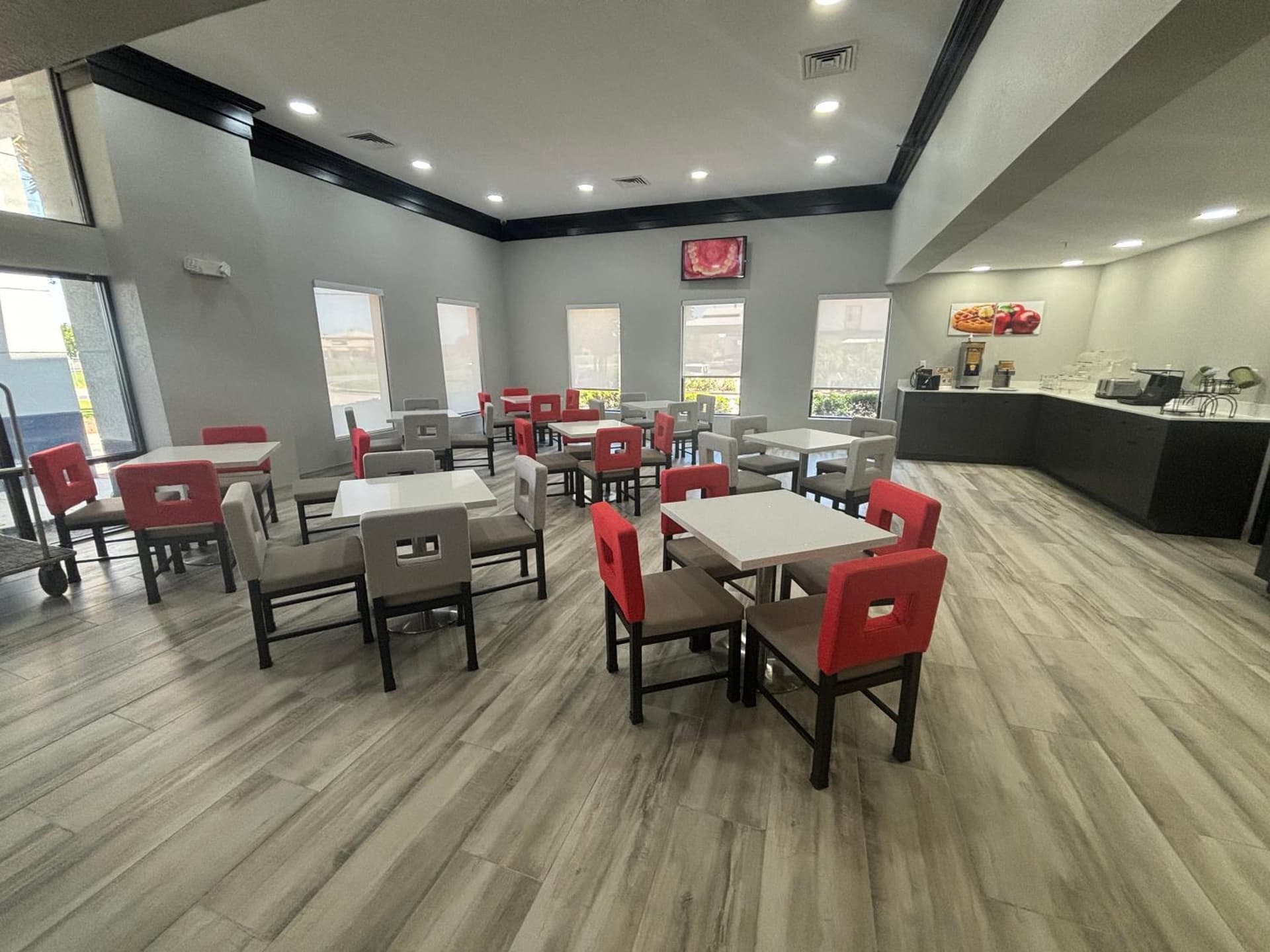 Quality Inn & Suites at Airport Blvd I-65 gallery photo in Mobile, AL — image 10