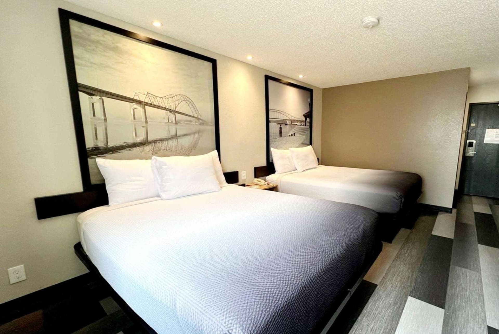 Super 8 by Wyndham Cedar Rapids interior in Cedar Rapids, IA — gallery photo 2