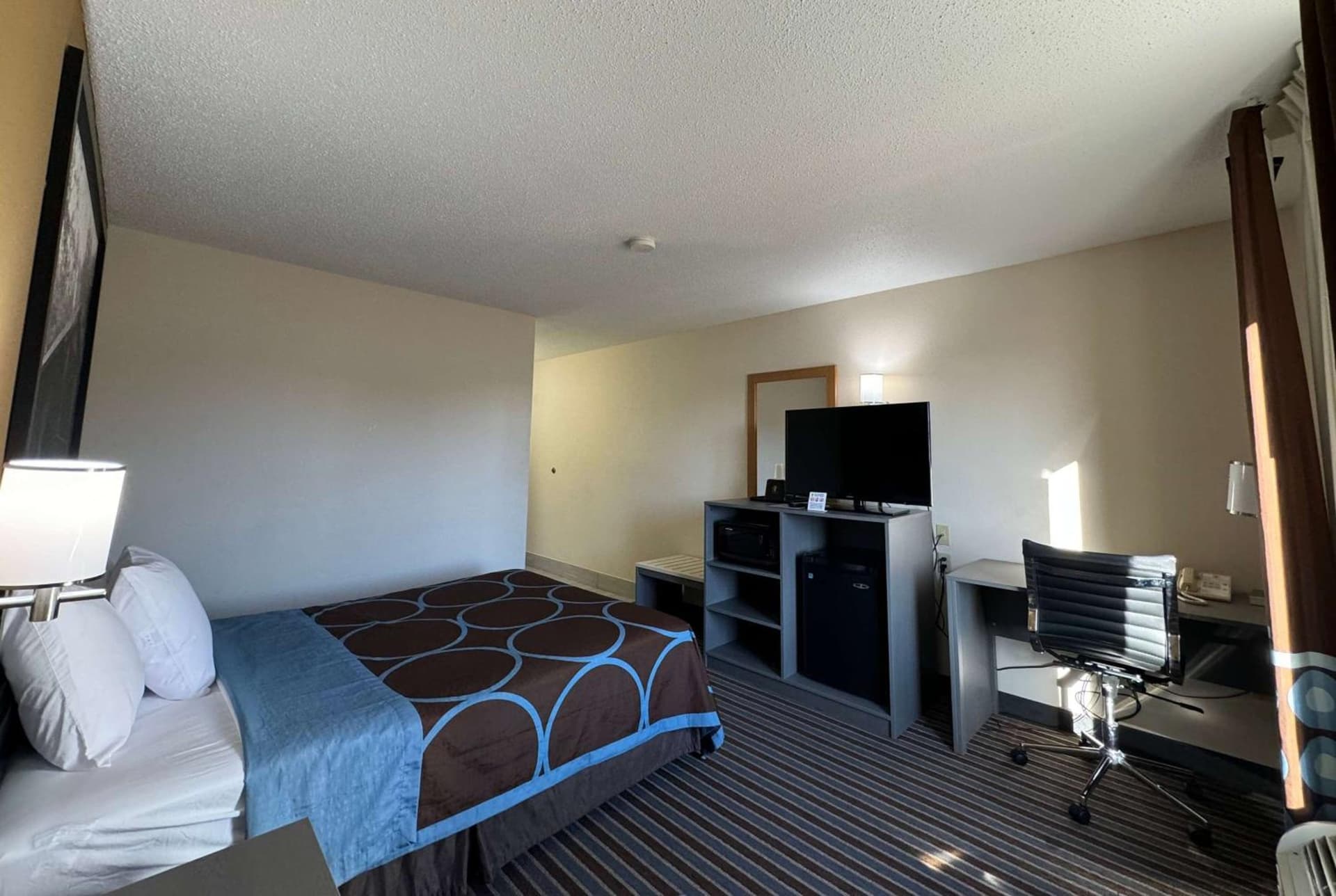 Super 8 by Wyndham Columbia Clark Lane interior in Columbia, MO — gallery photo 2