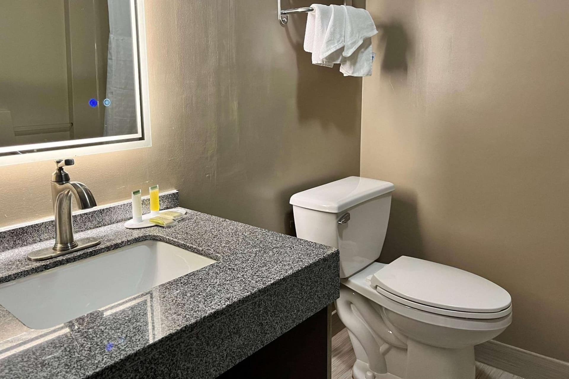 Super 8 by Wyndham Harrison OH interior in Harrison, OH — gallery photo 2