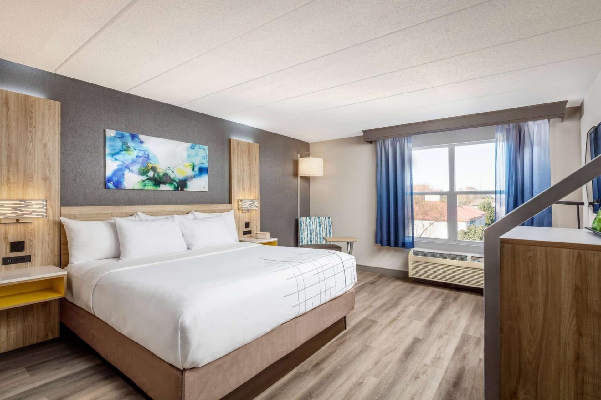La Quinta by Wyndham Lexington Park - Patuxent interior in California, MD — gallery photo 2